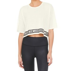 ALO YOGA AIR LAND OCEAN CROPPED TEE